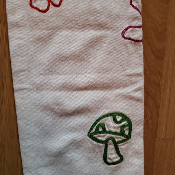 PacSun Women's 22 XXS Low Rise Carpenter Embroidered Jeans White Mushroom Flower - Picture 7 of 10